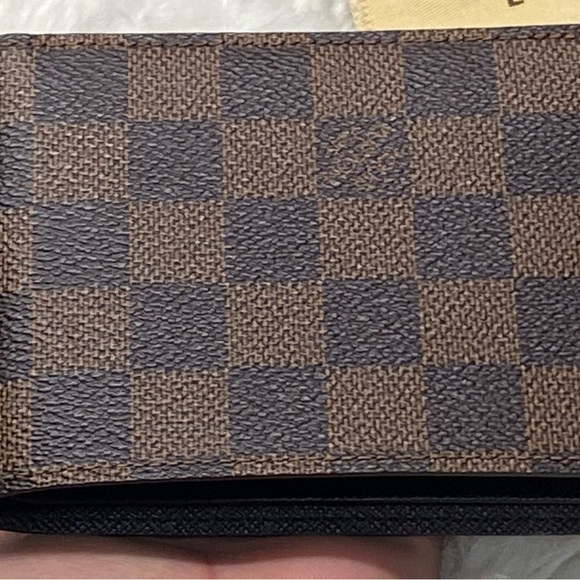 💕💕💕SOLD💕💕💕

🤩🤩🤩LV MENS BIFOLD WALLET DE🤩🤩🤩 - Picture 9 of 15